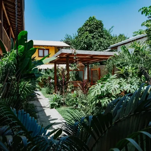 Jardim da area de descanso-min